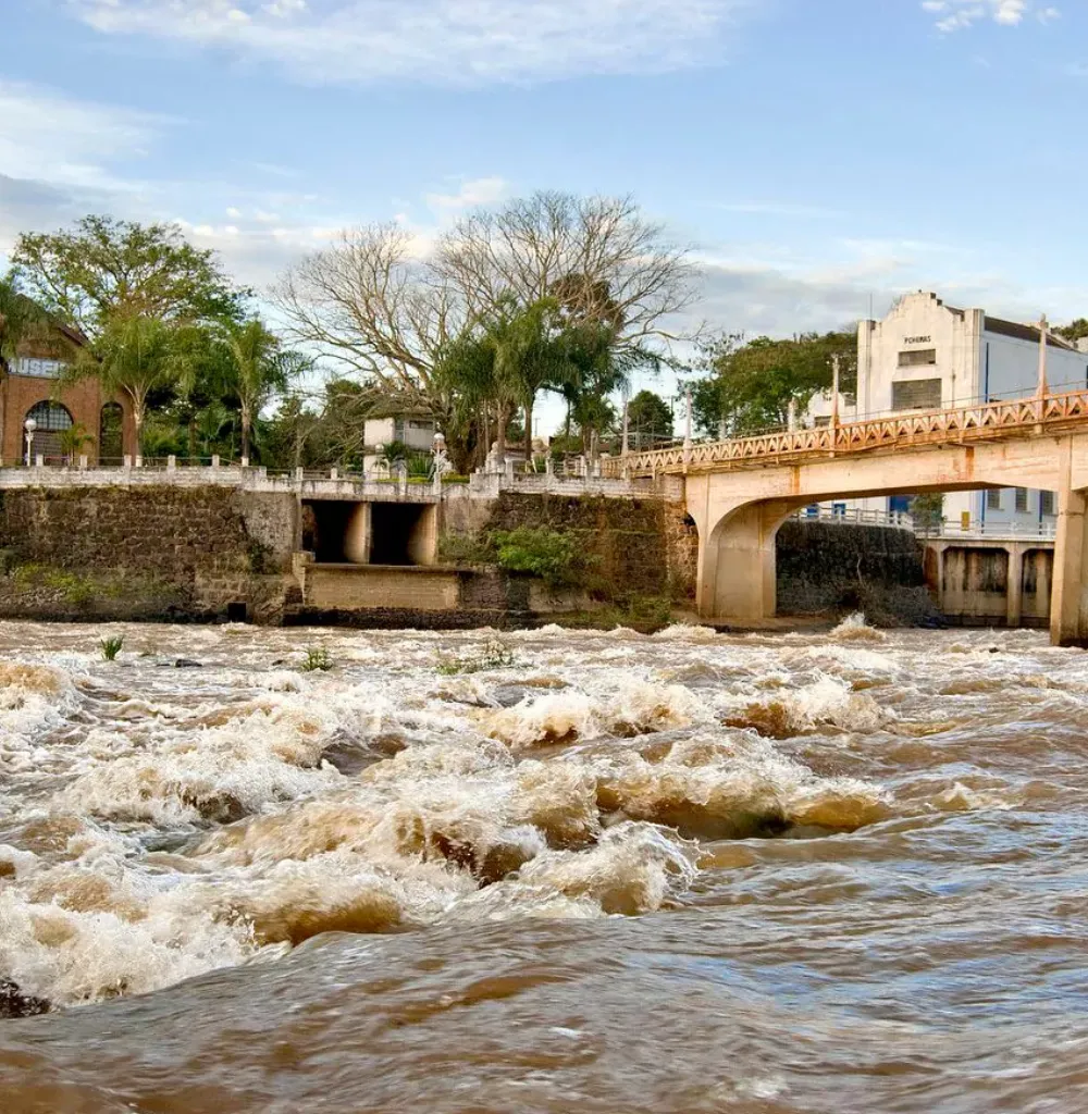 cachoeira de emas